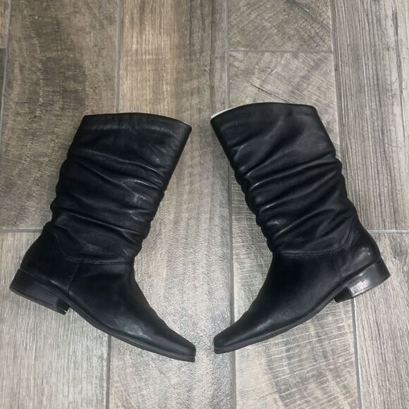 Vintage Croft & Barrow black leather scrunch square toe boots. - Picture 3 of 6